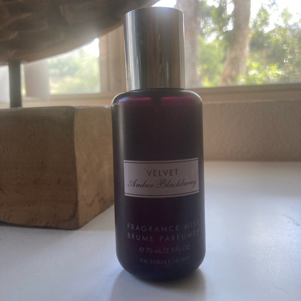 Victoria’s Secret Velvet Amber Blackberry Fragarance Mist